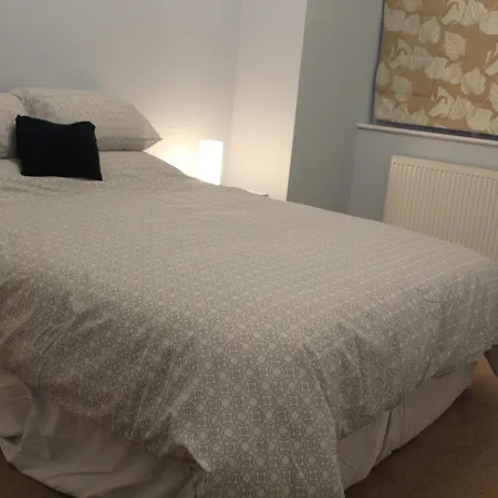 Stylish 4 Bedroom House In * Twickenham