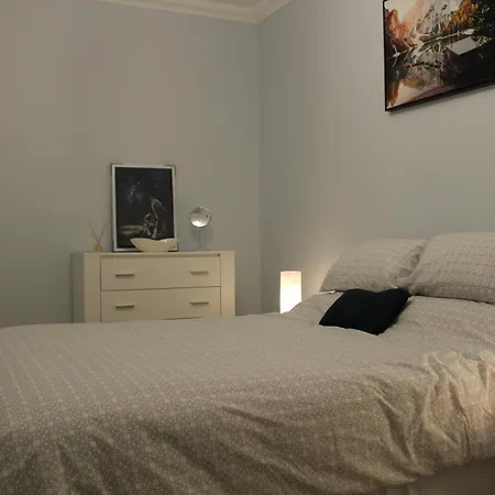 Stylish 4 Bedroom House In * Twickenham