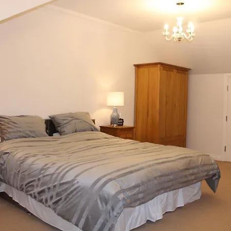 Holiday home Stylish 4 Bedroom House In