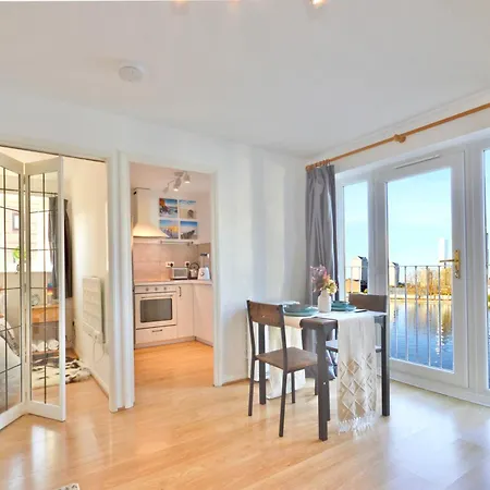 Apartment Silver Street London