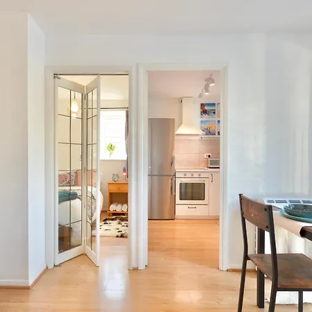Silver Street Apartment *