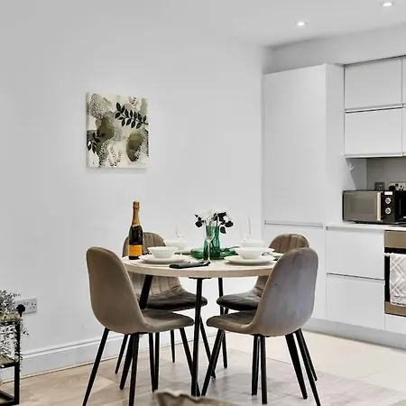 Apartment Stylish Camden Flat With Private Garden And Parking