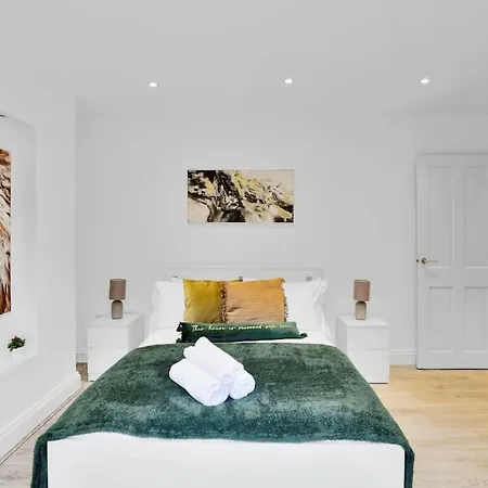 Stylish Camden Flat With Private Garden And Parking *
