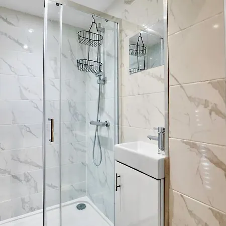 Stylish Camden Flat With Private Garden And Parking * London