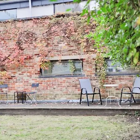 Stylish Camden Flat With Private Garden And Parking London