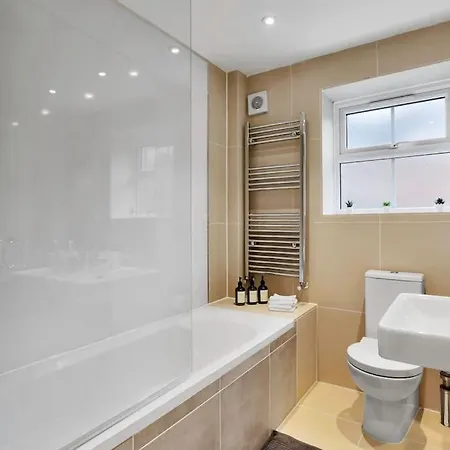 Stylish Camden Flat With Private Garden And Parking * London