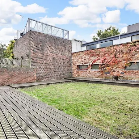 Stylish Camden Flat With Private Garden And Parking * London