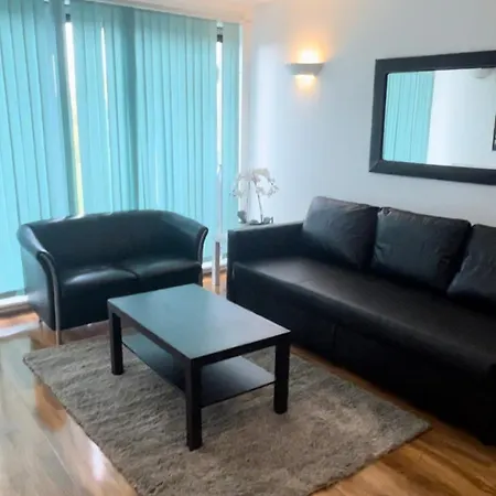 Lovely 2 Bedroom River View *