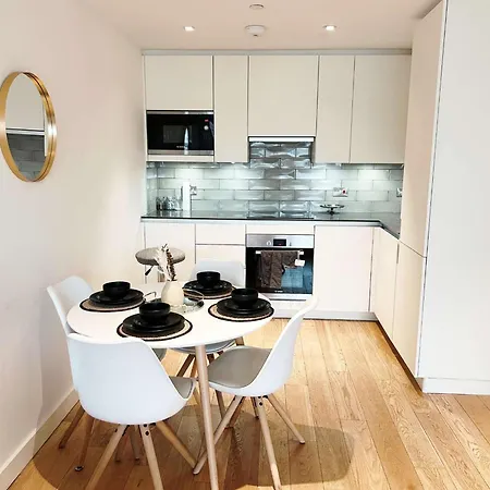 Oasis - Close To Center * London