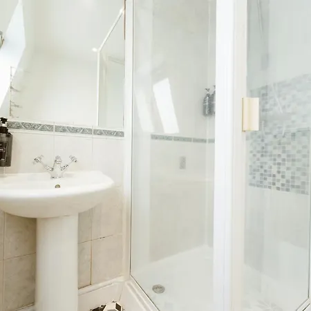 White Double Guest house London