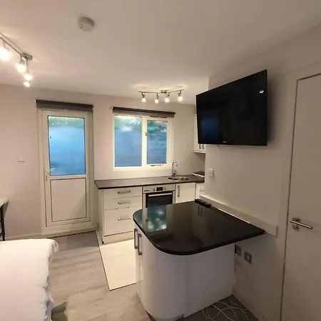 Conveniently Close To Tube Station * London