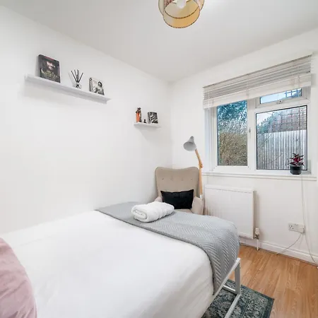 Madika Homes - Contractor Near Tube Station With Free Parking Apartment