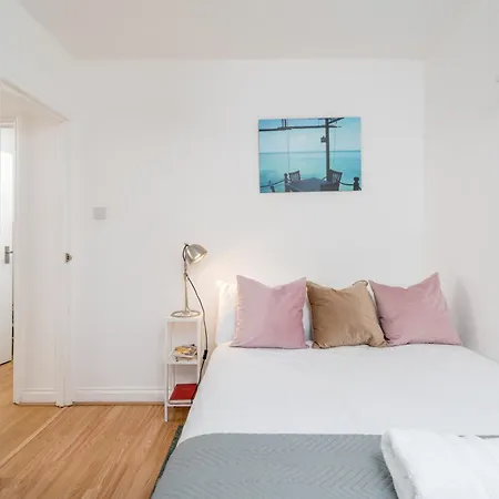 Madika Homes - Contractor Near Tube Station With Free Parking Apartment *