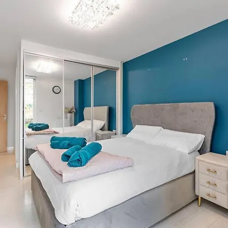 Luxury In London Apartment Brentford