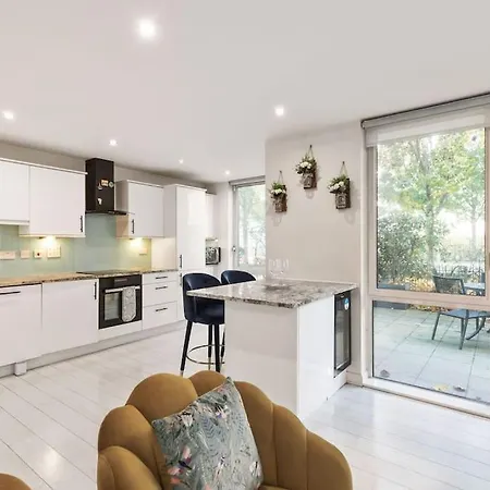 Luxury In London Apartment Brentford