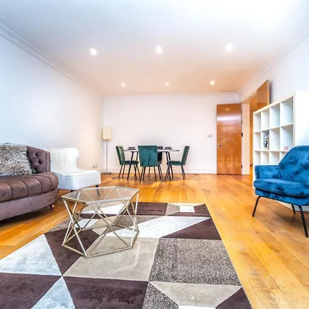 Lovely 2 Bedroom By The Docks * London