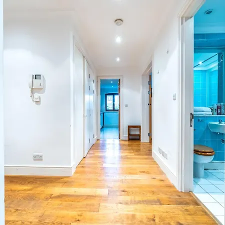 Lovely 2 Bedroom By The Docks *