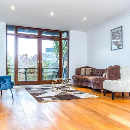 Lovely 2 Bedroom By The Docks * London