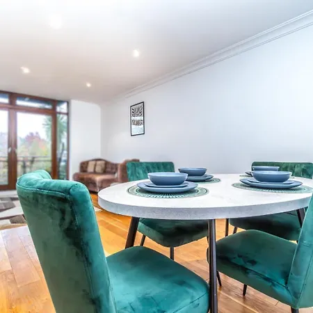 Apartment Lovely 2 Bedroom By The Docks