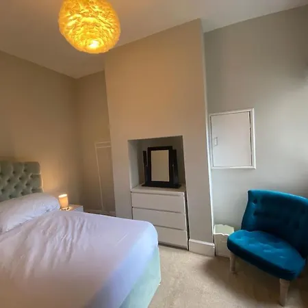 Lovely 2 Bed Patio Close To Wimbledon Tennis Merton (Greater London)