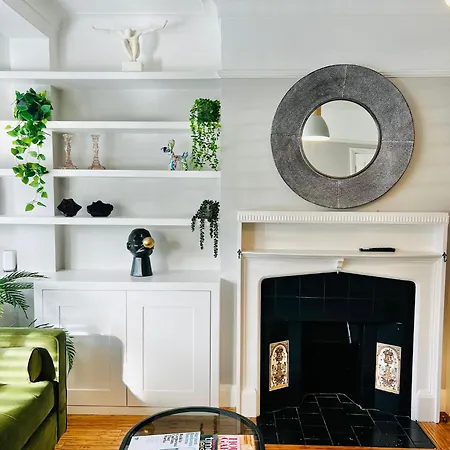 Modern 5 Bed 3 Bath House
