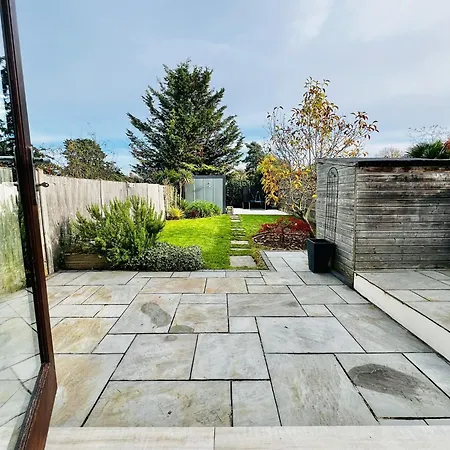 Modern 5 Bed 3 Bath House Holiday home