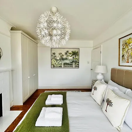 Holiday home Modern 5 Bed 3 Bath House