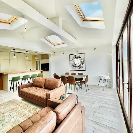 Holiday home Modern 5 Bed 3 Bath House Morden (Greater London)