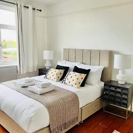 Holiday home Modern 5 Bed 3 Bath House *