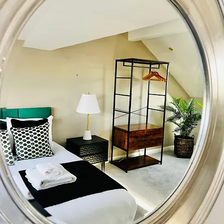 Holiday home Modern 5 Bed 3 Bath House *