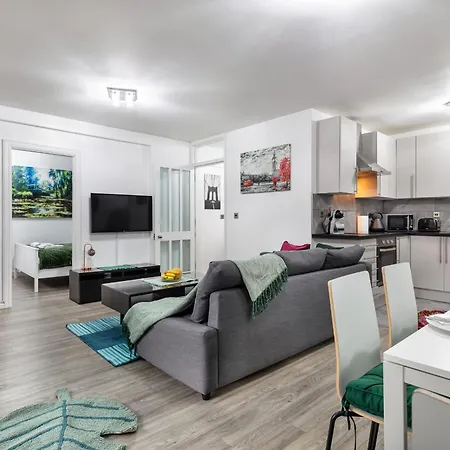 'ample Next To Cromwell Hospital In Kensington Apartment