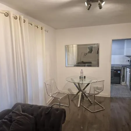 Modern Cozy One Bedroom Flat