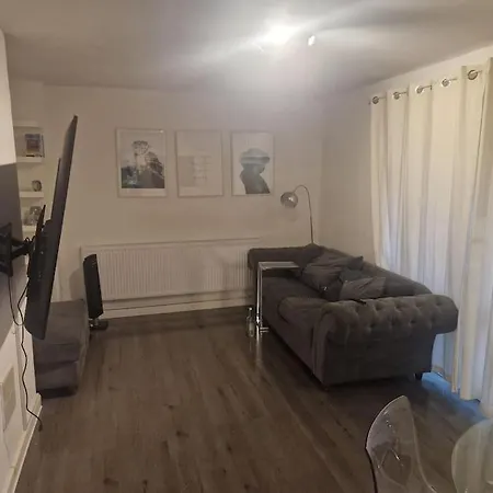 Modern Cozy One Bedroom Flat *