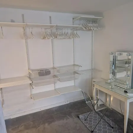 Modern Cozy One Bedroom Flat Apartment *