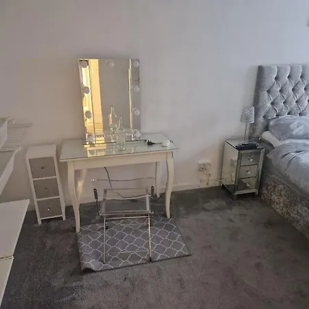 Apartment Modern Cozy One Bedroom Flat *