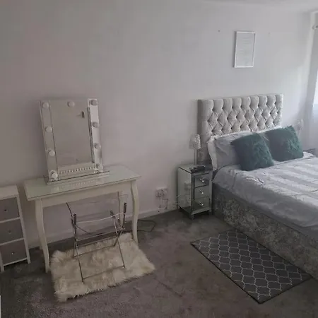 Modern Cozy One Bedroom Flat *