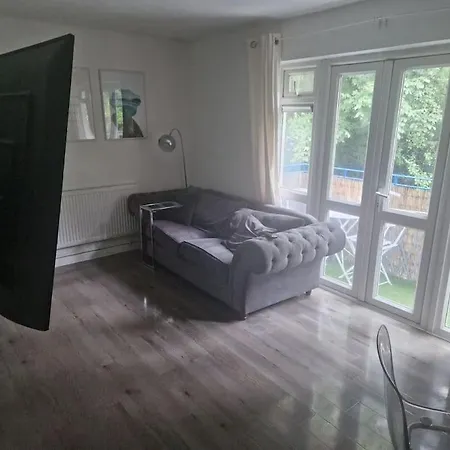 Modern Cozy One Bedroom Flat