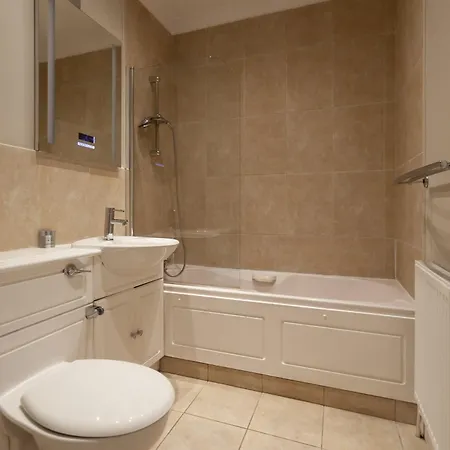 Spacious And Bright 2 Bed Tower Bridge * London