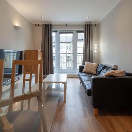 Spacious And Bright 2 Bed Tower Bridge Apartment