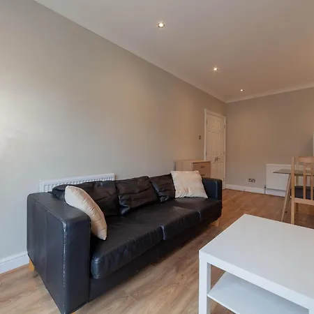 Spacious And Bright 2 Bed Tower Bridge Apartment *