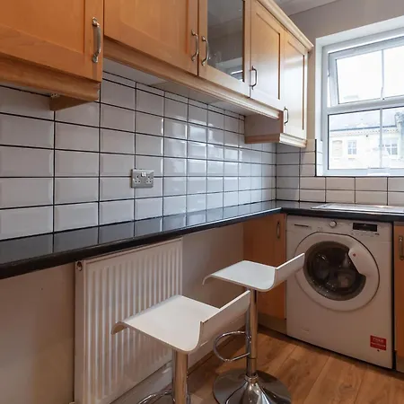 Spacious And Bright 2 Bed Tower Bridge London