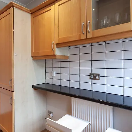 Spacious And Bright 2 Bed Tower Bridge Apartment *