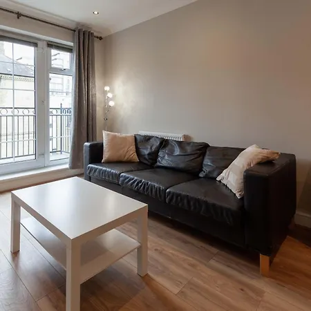 Spacious And Bright 2 Bed Tower Bridge Apartment *