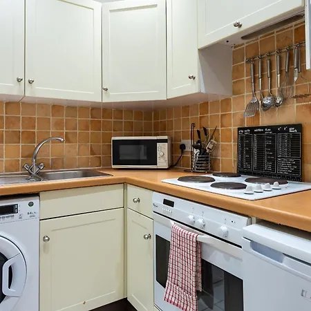 Pembridge Gardens By Capital Apartment *