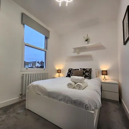 Apartment Modern 2br Near Tube