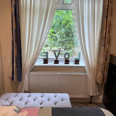 Whole House With Parking And Huge Garden * Orpington