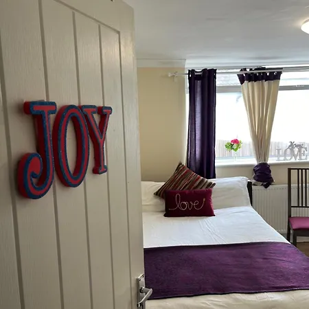 Whole House With Parking And Huge Garden Holiday home Orpington