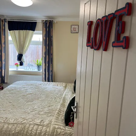 Whole House With Parking And Huge Garden * Orpington