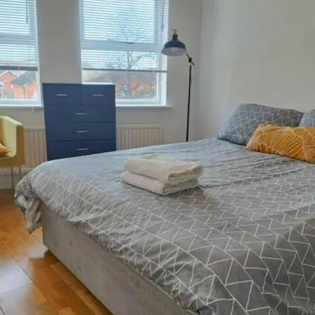 2 Bed Functional House Close To Manor Park Train Station London