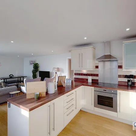 Free Parking - Serviced Two Bed London Docklands Apartment Beckton